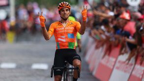 Luis Ángel Maté termina carreira e inicia percurso de 650 km até casa