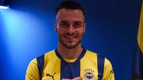 Filip Kostic entusiasmado por trabalhar com Mourinho: «É um dos melhores treinadores do mundo» 