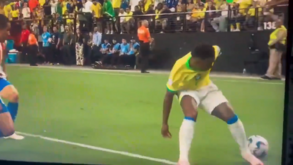 Finta falhada de Vinícius Jr. leva a todo o tipo de comentários