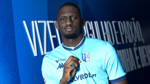 Amadou Ba-Sy a caminho da Académica