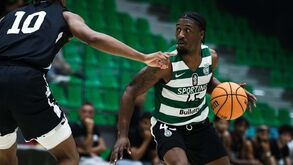 Sporting bate Queluz e conquista Troféu Stromp