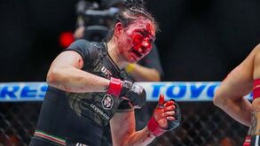 «Foi atingida por um machado?»: lutadora de UFC acaba combate com cortes arrepiantes na cara
