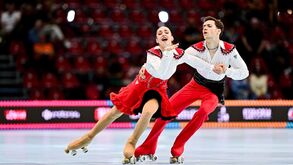 Ema Pitoco de Sousa e Diogo Carvalho são campeões do Mundo de pares de dança
