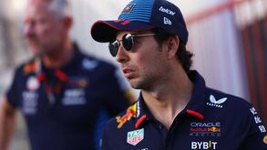 Pai de Sergio Pérez desmaia e sofre princípio de enfarte após choque do filho no GP do Azerbaijão