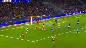 Liga dos Campeões ou distrital? Veja o insólito golo no Young Boys-Aston Villa