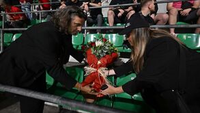 AC Milan e Liverpool prestam tributo a adepto que morreu após ser atropelado em Milão