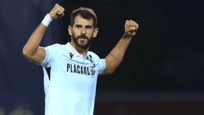 Nélson Oliveira soma uma ação para golo a cada 93 minutos e reforça a fuga na frente