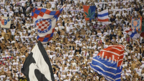 Adereços do Hajduk Split não passam: a chegada dos adeptos do Benfica a Belgrado