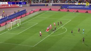 O golaço de livre direto de Kökçü que aumentou a vantagem do Benfica em Belgrado