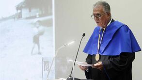 Queiroz disponível para continuar a treinar numa fase em que tenta 