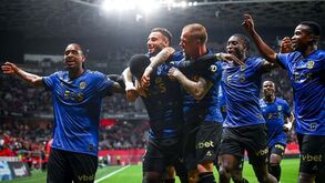 Nice impõe goleada histórica ao Saint-Étienne 