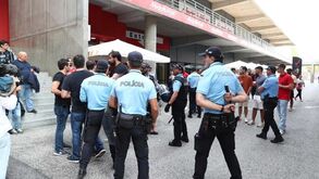 Demissão de Seara, tensão dentro e fora do pavilhão e artigos da revisão estatutária por votar: resumo da AG do Benfica