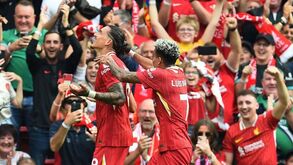A crónica do Liverpool-Bournemouth, 3-0: reds dormem no topo