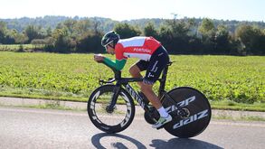 Portugueses fora do top-10 no contrarrelógio do Mundial, ganho por Remco Evenepoel