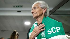Dona Maria em Alvalade para assistir ao Sporting-AVS SAD e com uma camisola especial