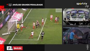 «Braço em posição natural»: árbitro justifica decisão de não marcar penálti para o Sporting após alerta do VAR