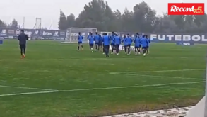 Último treino do FC Porto no Olival antes da estreia na Liga Europa debaixo de chuva