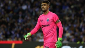 Barcelona quer Diogo Costa mas tem de esperar: baliza é dor de cabeça para Deco