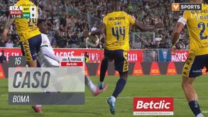 Sporting pediu penálti por mão na bola na área do Estoril: árbitro mandou seguir