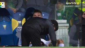 Gyökeres fez gelo no joelho direito logo após ser substituído no Estoril-Sporting