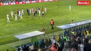 Final do Estoril-Sporting: pequena invasão de campo, Gyökeres a coxear um pouco e Nuno Santos a entregar a camisola