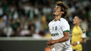 Morita acerta involuntariamente no videógrafo do Sporting e desculpa-se com foto conjunta