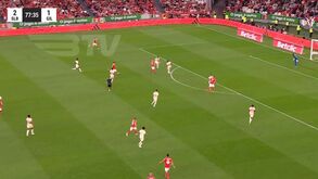 O primeiro golo de Amdouni pelo Benfica: avançado mostrou por que motivo é ambidestro