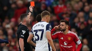 O lance que ditou a expulsão de Bruno Fernandes no Manchester United-Tottenham