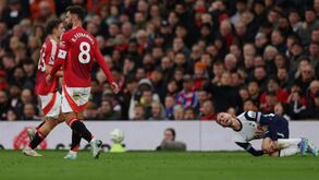 Bruno Fernandes sente-se injustiçado com expulsão no Man. United-Tottenham: «Até o Maddison disse que não era vermelho»