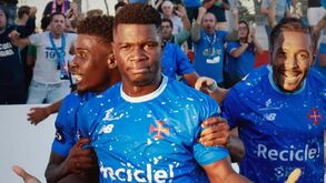 U. Santarém-Belenenses, 1-2: azuis fogem no topo com vitória suada