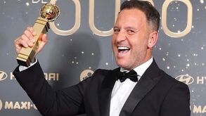 Cândido Costa recebe Globo de Ouro: «Se me tivessem dado no final da carreira provavelmente tinha sido penhorado»