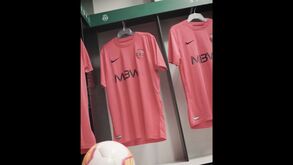«Prevenir é a melhor jogada»: Sporting lança camisola rosa em campanha de prevenção do cancro da mama