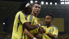Cristiano Ronaldo marca no triunfo do Al Nassr frente ao Al Rayyan