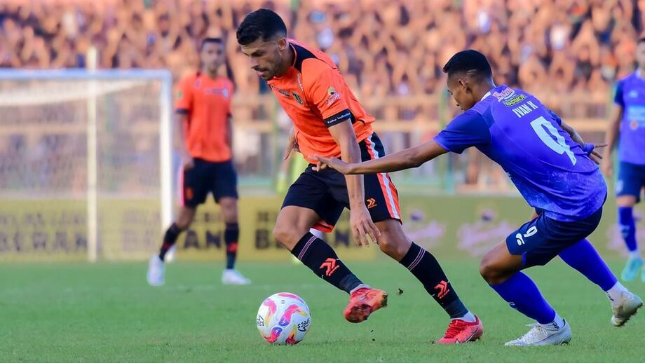 Madeirense Barata na Indonésia: «Adeptos são fanáticos e nem consigo sair à rua»