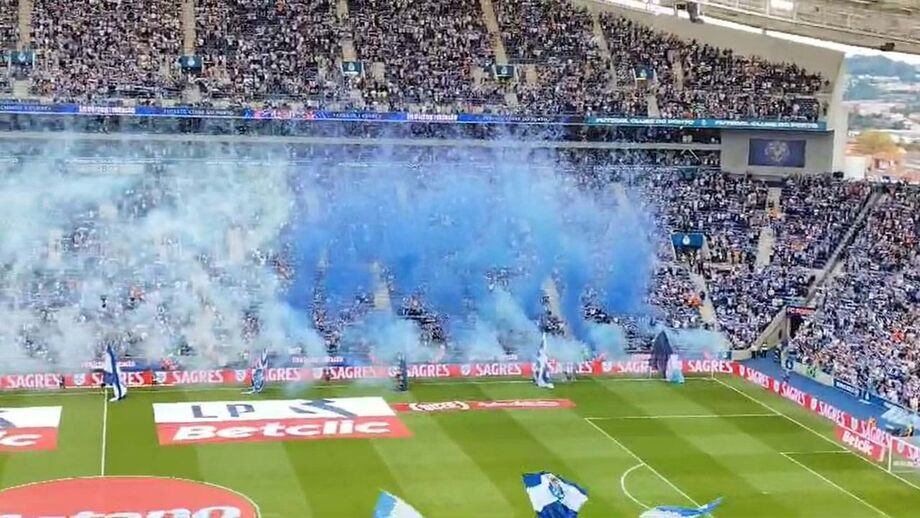 Hino do FC Porto em versão especial a propósito dos 131 anos do clube