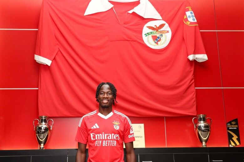 Issa Kaboré avec ses coéquipiers de Benfica