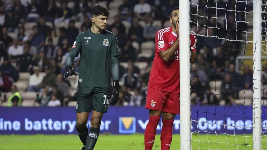 Tomé Sousa  leva o Boavista para  todo o lado, incluindo  para Notre-Dame, em  Paris, como se vê na segunda imagem 