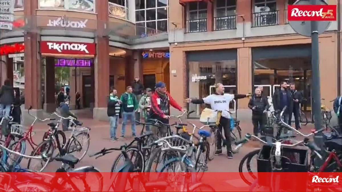 Adeptos do Sporting 'invadem' praça central de Eindhoven e fazem a festa