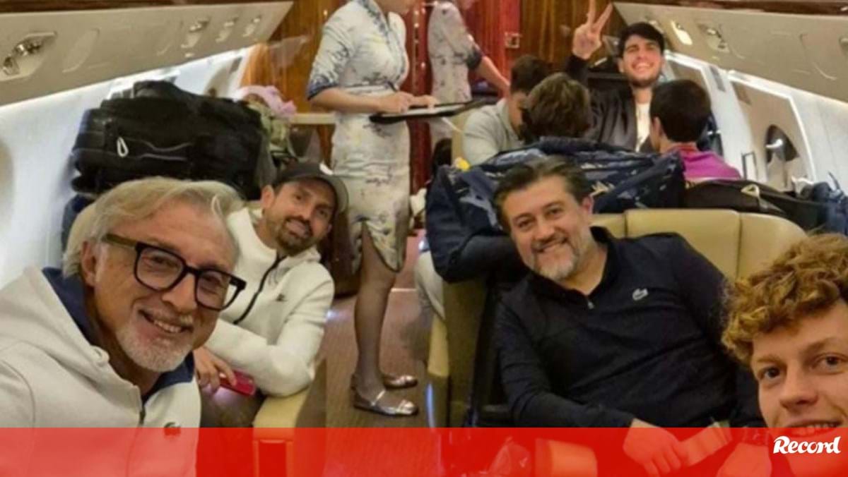 Rivalidade só dentro do court: Alcaraz e Sinner voaram juntos para Xangai