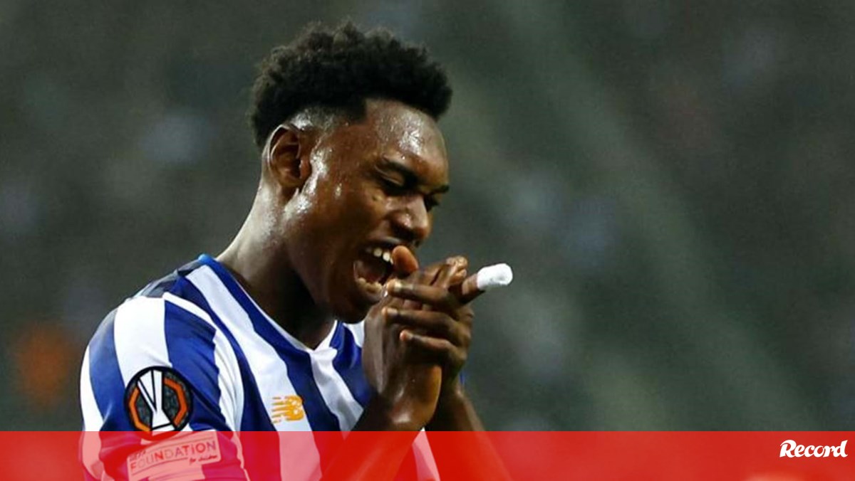 As notas dos jogadores de FC Porto diante do Man. United: é um fenómeno mas não faz tudo