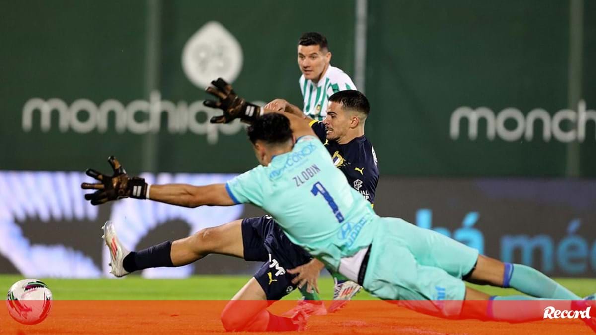 A crónica do Rio Ave-Famalicão, 1-1: um duelo elétrico na noite de Zlobin