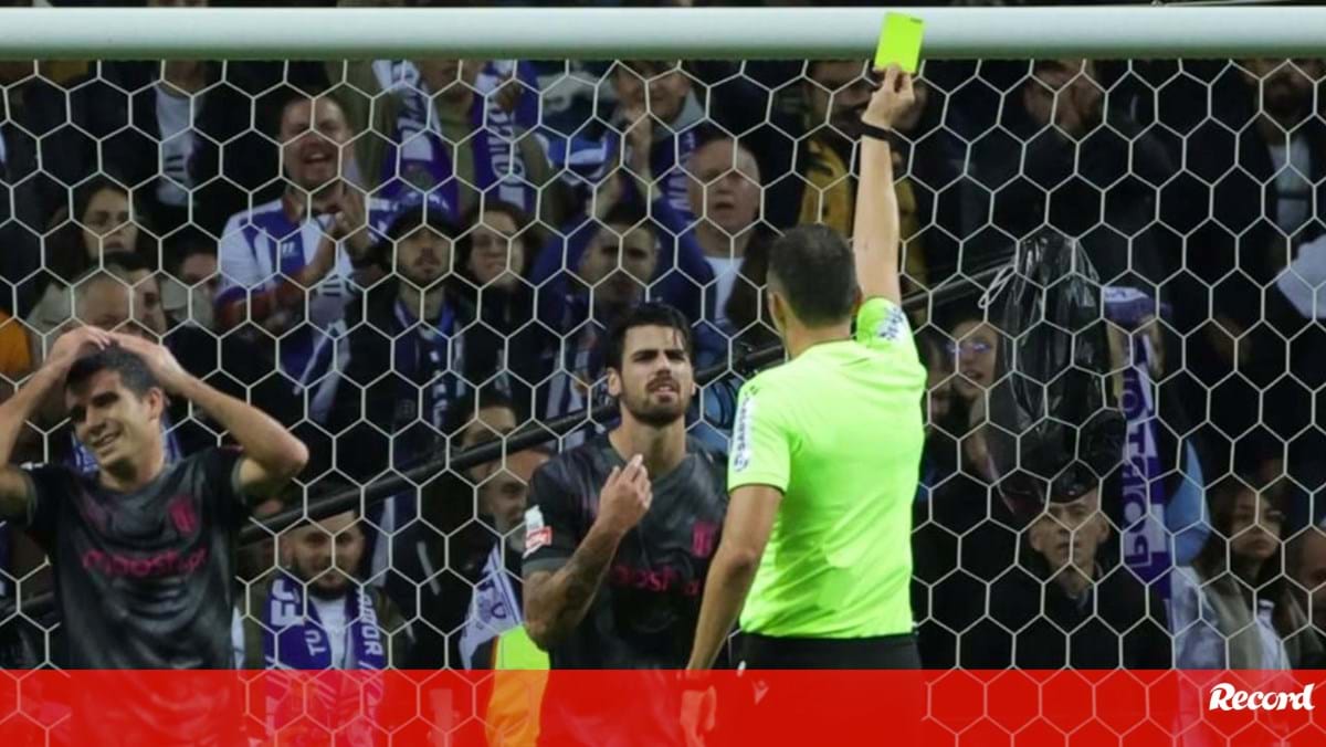 Iturralde González analisa casos da jornada: penálti por assinalar no Sporting-Casa Pia e vermelho por mostrar no FC Porto-Sp. Braga