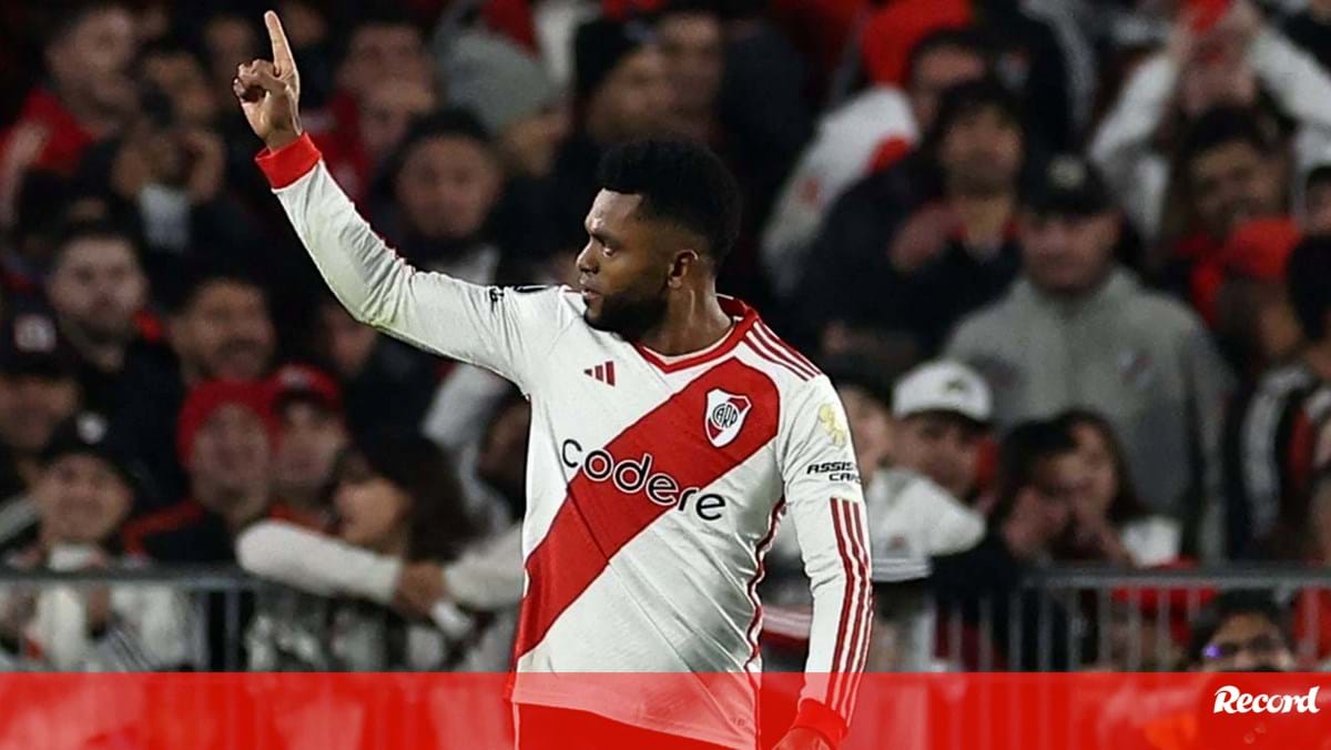 Jogador do River Plate acusado de bater nos filhos com um cinto nas pernas