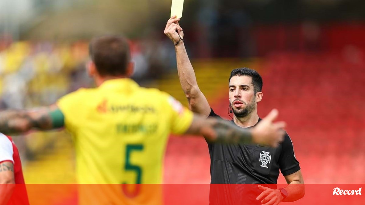 Gonçalo Neves promovido à 1.ª categoria da arbitragem