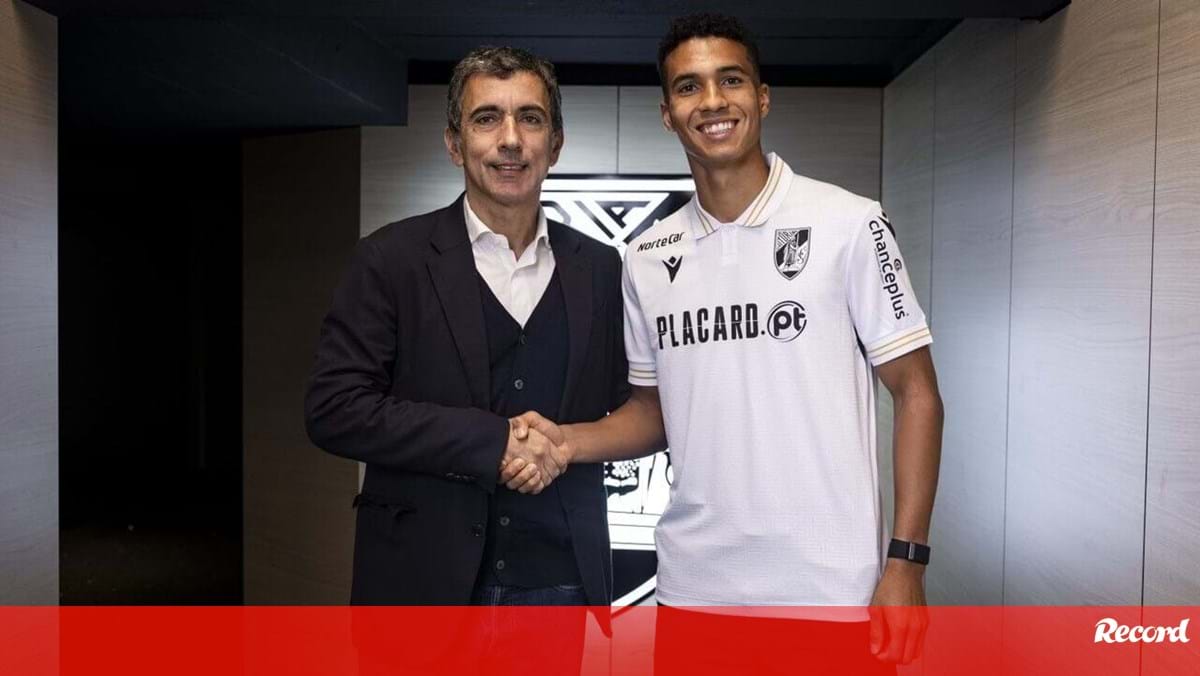 Alberto renova contrato com o V. Guimarães até 2028