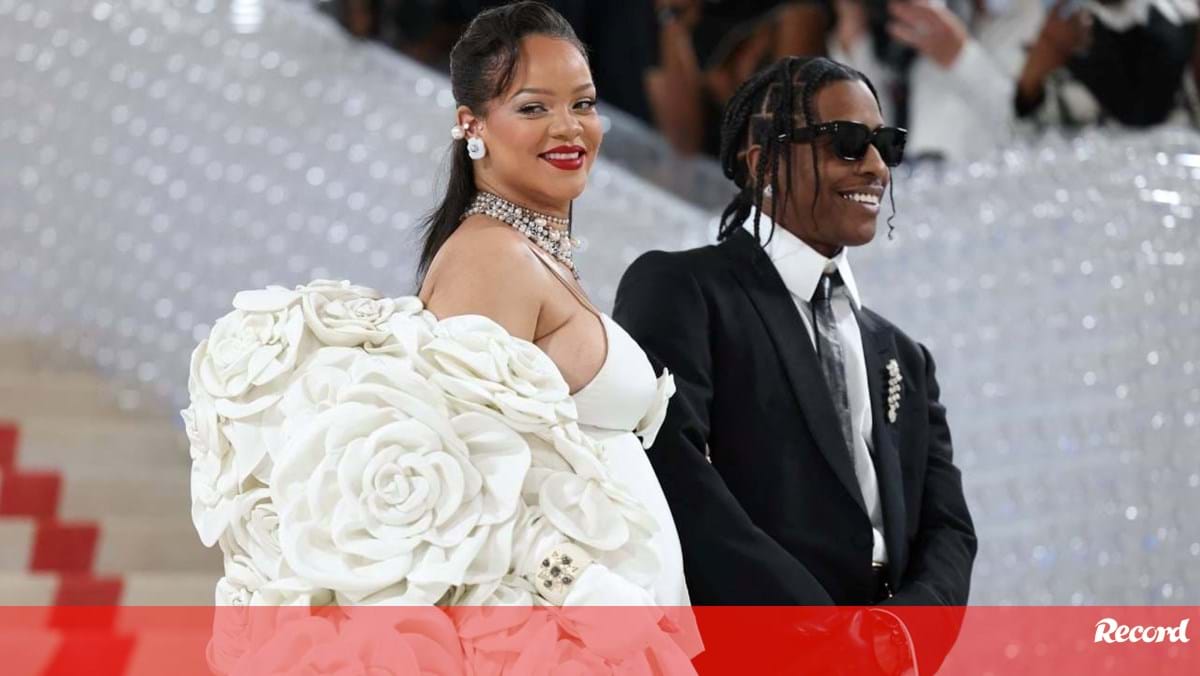 Na Turquia falam em "bomba do ano": Fenerbahçe de José Mourinho contrata... Rihanna