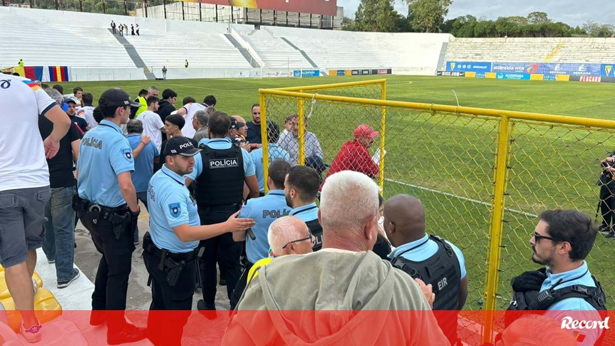 Atlético-Rio Ave acabou em confusão e polícia teve de intervir