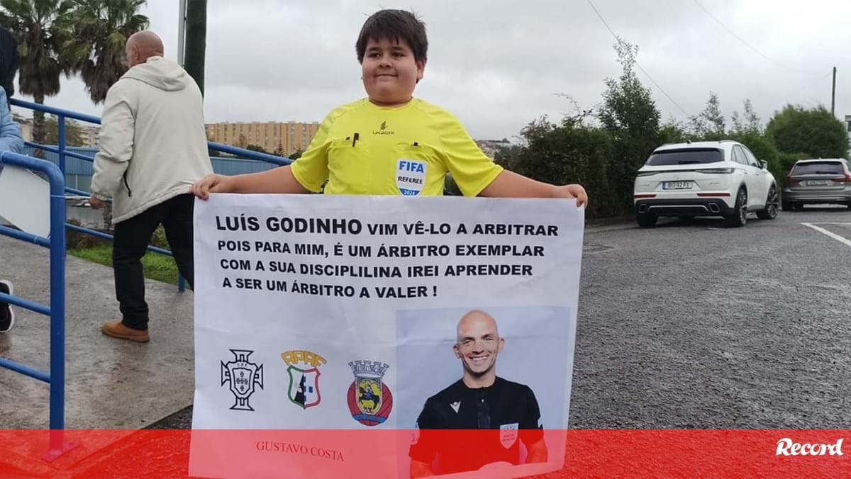 Árbitro Luís Godinho contou com apoio especial no Gondomar-Santa Clara