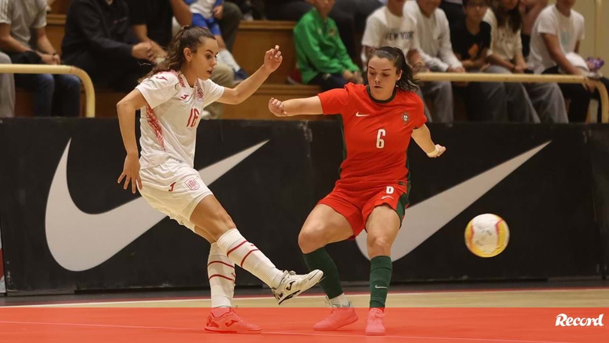 Seleção feminina perde com Espanha no segundo particular