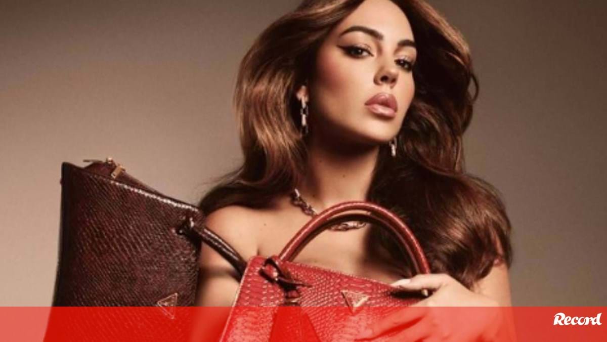 Georgina Rodríguez despe-se para promover linha de malas da Guess